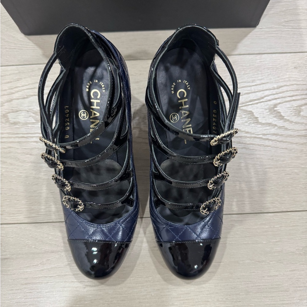 Chanel Interlocking Straps Navy/Black Quilted Pumps Size 37 - Picture 7 of 16